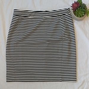 41 Hawthorn black and white striped skirt sz Large